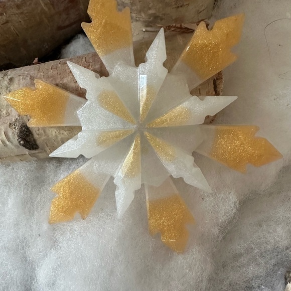 Beautiful Glittering Winter Snow Flake Magnets - Picture 7 of 9
